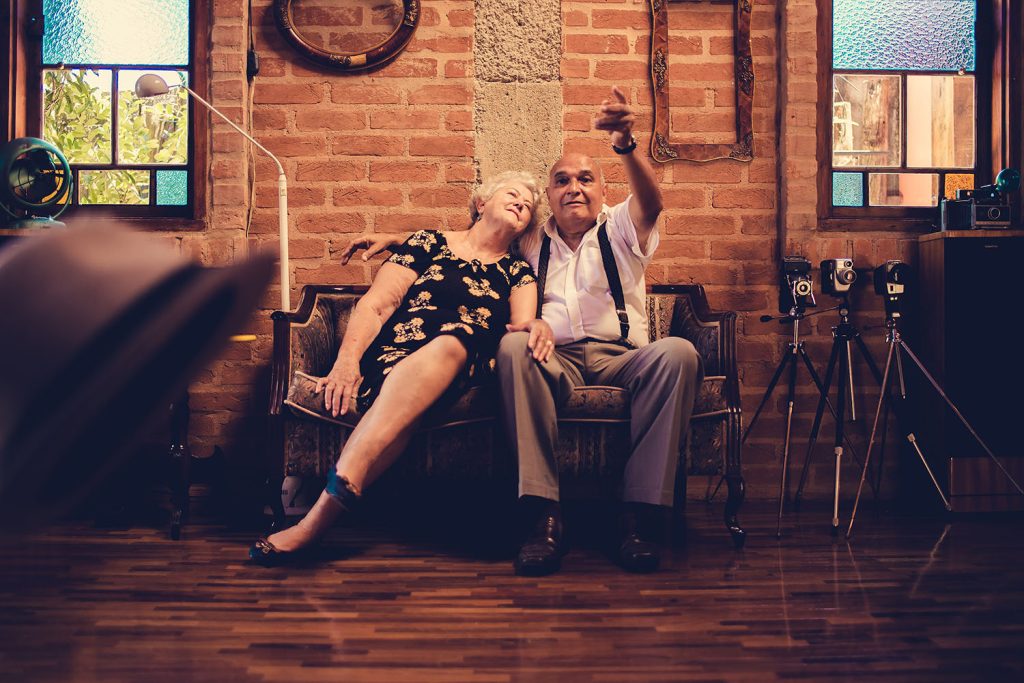 subscribe image eldry couple on couch